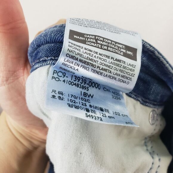 Women's Signature Levi Strauss Distressed Rolled Cuff Denim Shorts Size 18W - Picture 7 of 9